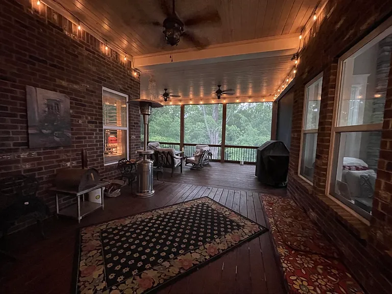 126 Brooksbank Dr — Photo 32