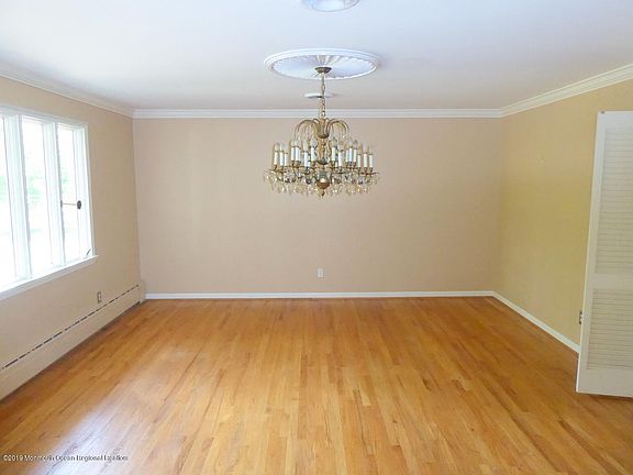 4th image of 828 Ocean View Dr