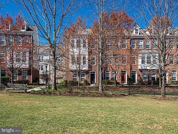3rd image of 9453 Canonbury Sq