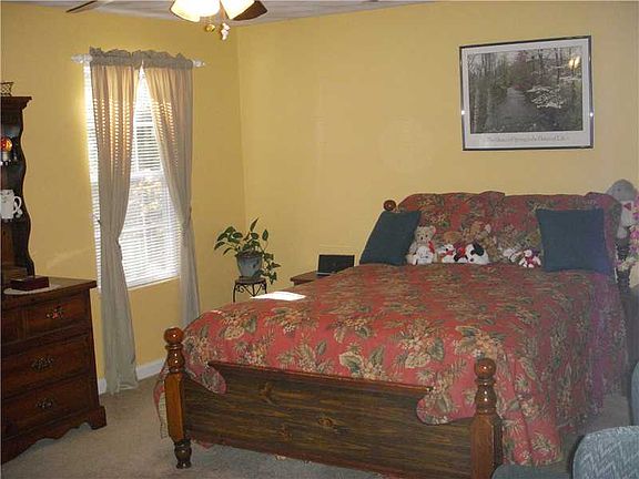5th image of 57 Linden Ln