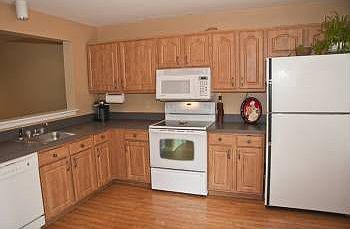 5th image of 27 Squire Ct