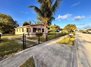 752 W 10th St, Riviera Beach, FL 33404