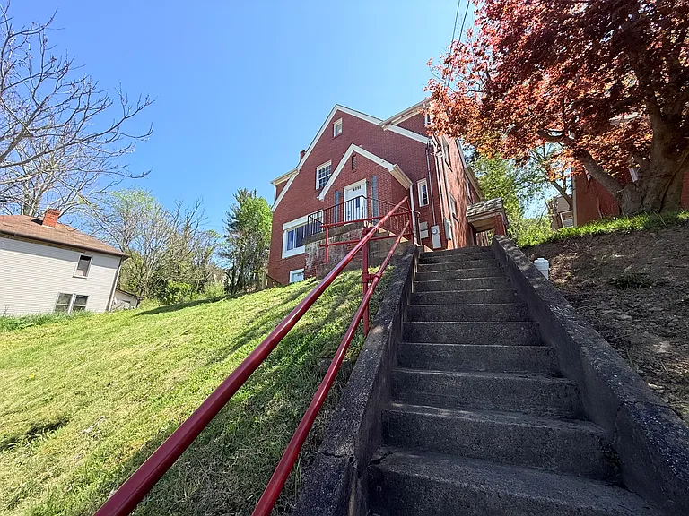 409 S Chestnut St — Photo 4
