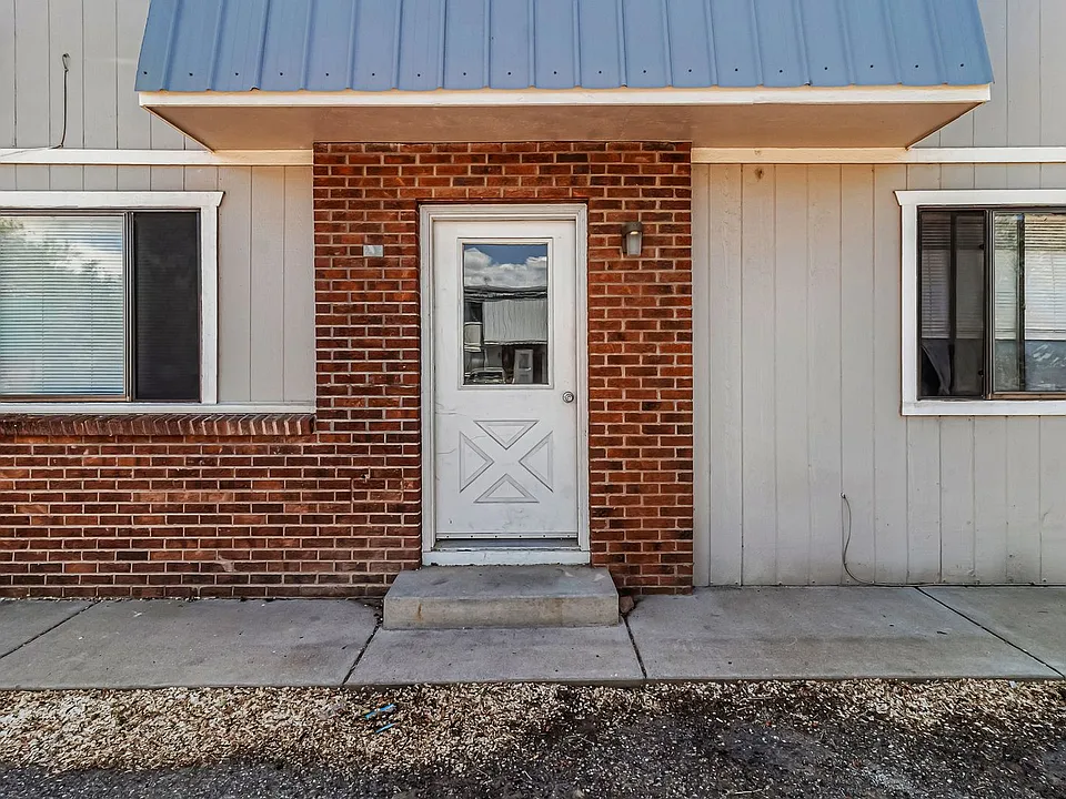 455 Topaz Dr