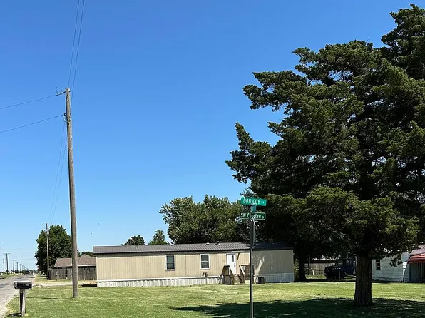 302 SW 10th St, Minco, OK 73059