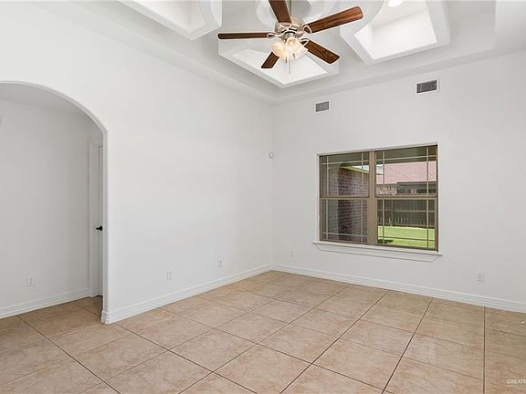 3rd image of 1617 W Hayes Ave