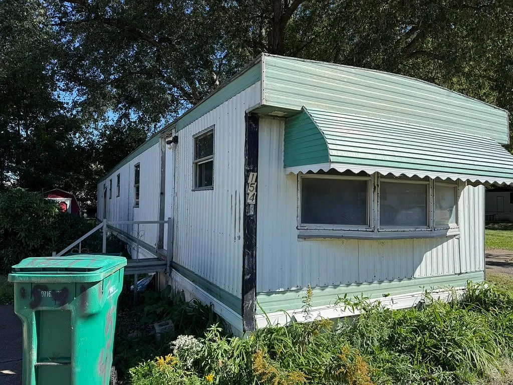 2 Bedroom, 1 Bath Mobile Home for Sale - $1,000 or Best Offer — Photo 2