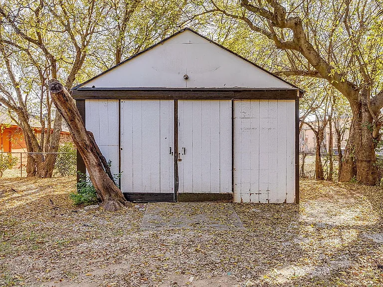 521 Mesquite Ave N — Photo 38