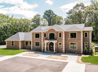 60 Koenig Dr, Oyster Bay, NY 11771