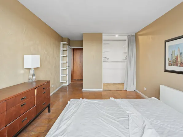 135 Ocean Parkway image 9 of 12