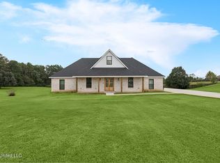 10 E Lookout Dr, Carriere, MS 39426