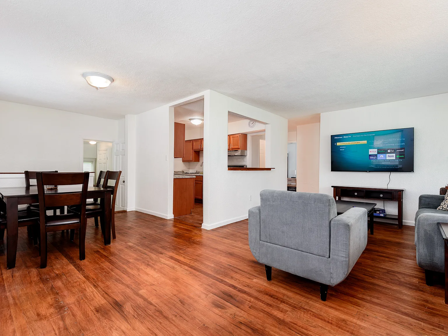 4 bed, 1.5 bath, 1313 sqft, $4,300 — Photo 4