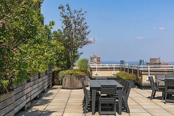 Rented by SERHANT. | media 23