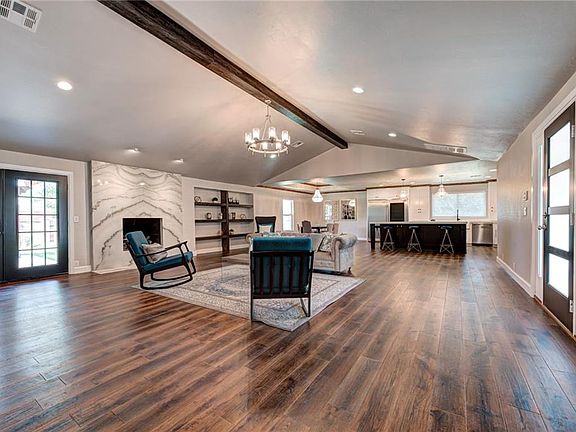 4th image of 2901 Regency Ct