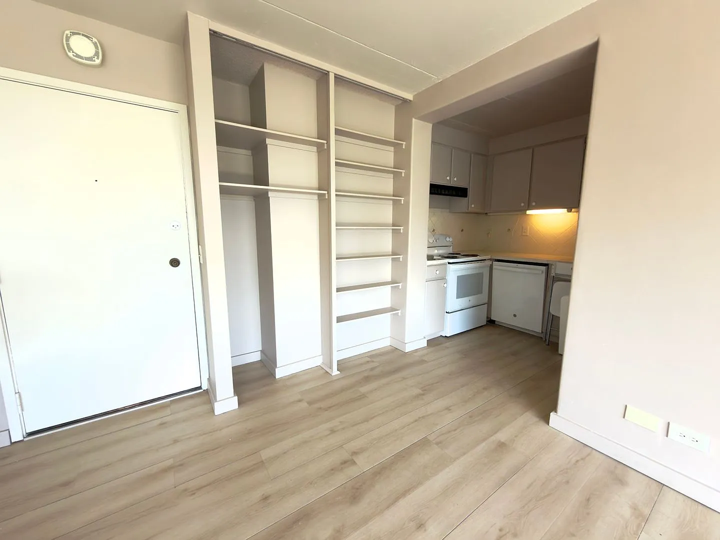 Move Right Into This Freshly Updated Waikiki Condo Just Minutes from the Beach! — Photo 4