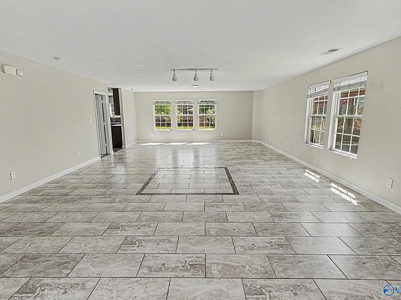 4th image of 211 Ivyleaf Dr NW