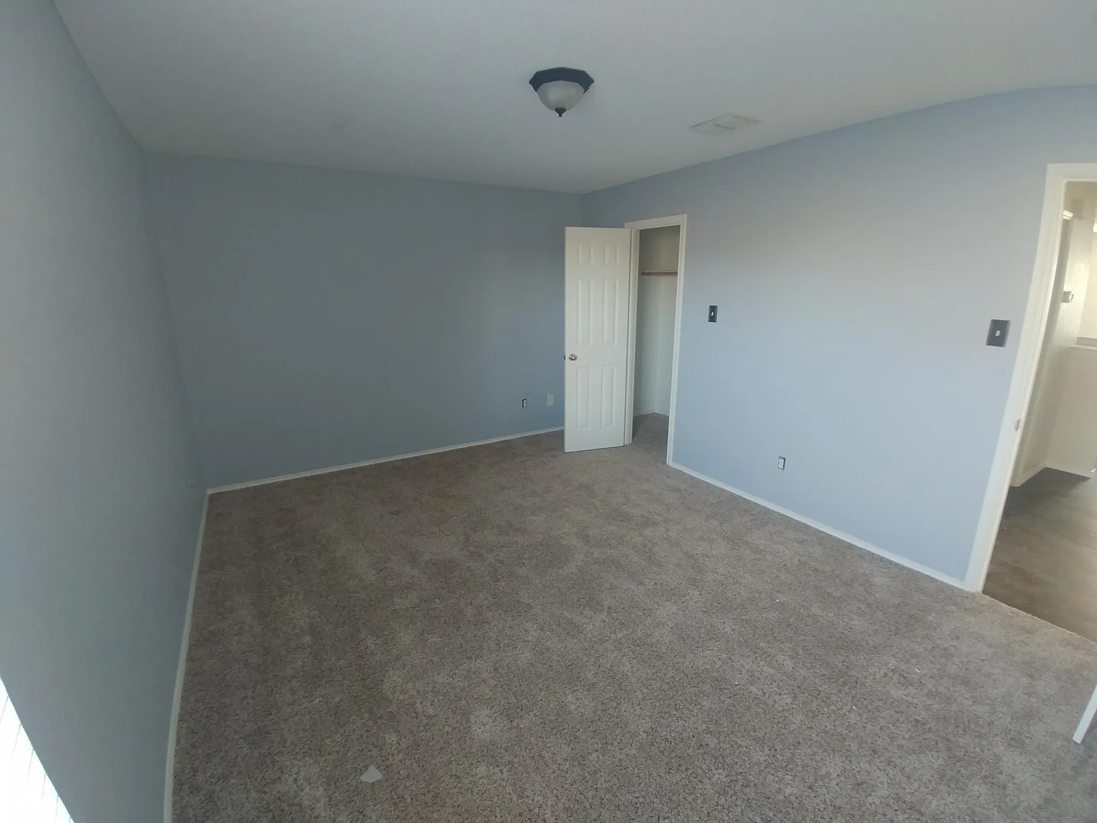 4 bed, 2.5 bath, 2649 sqft, $2,900 — Photo 4