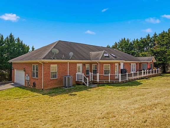 3rd image of 308 Meadow Rdg