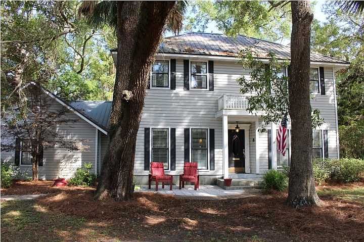 1st image of 210 Avenue E