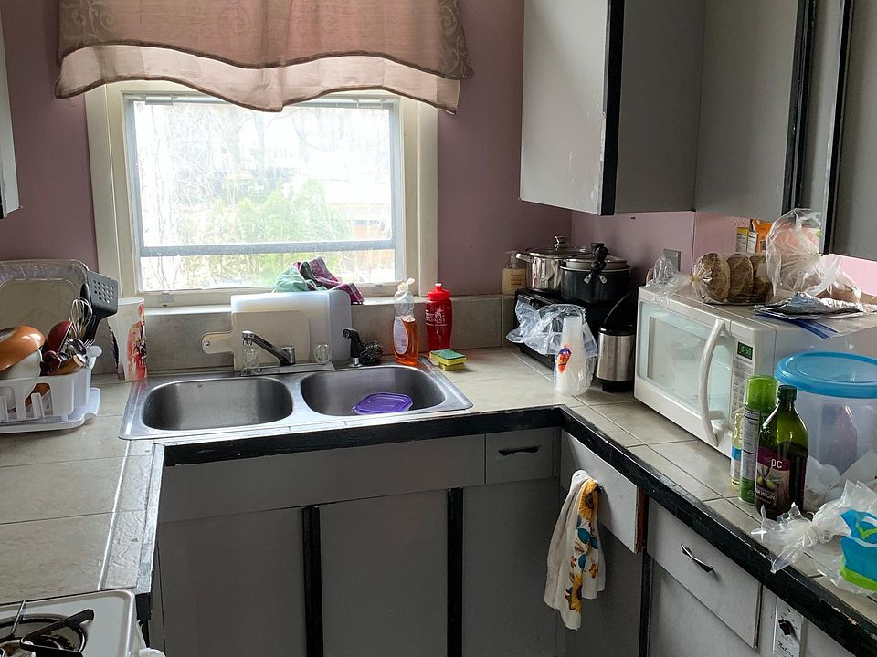 2nd image of 421 Western Ave