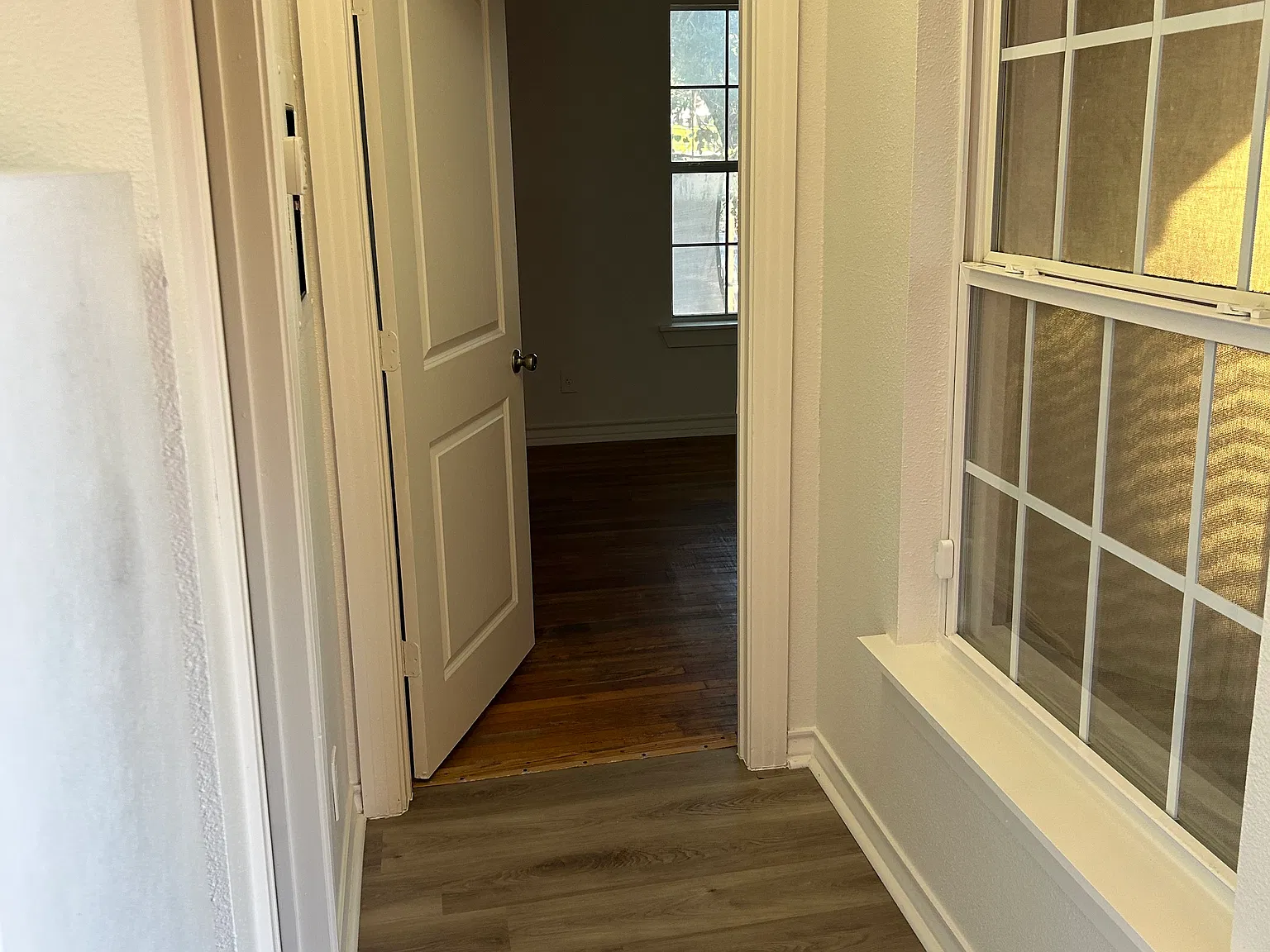 2102 W Hickory St — Photo 2