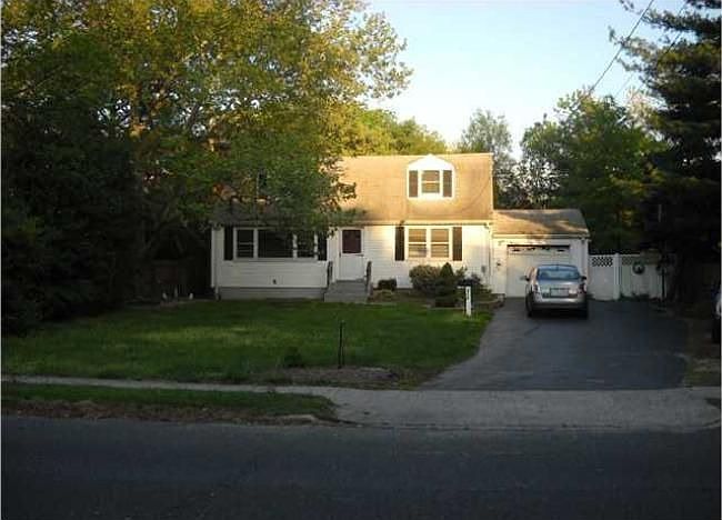 1st image of 215 Wilson Ave