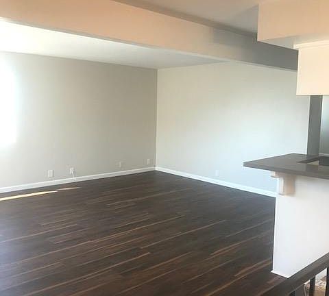 5th image of 207 39th St