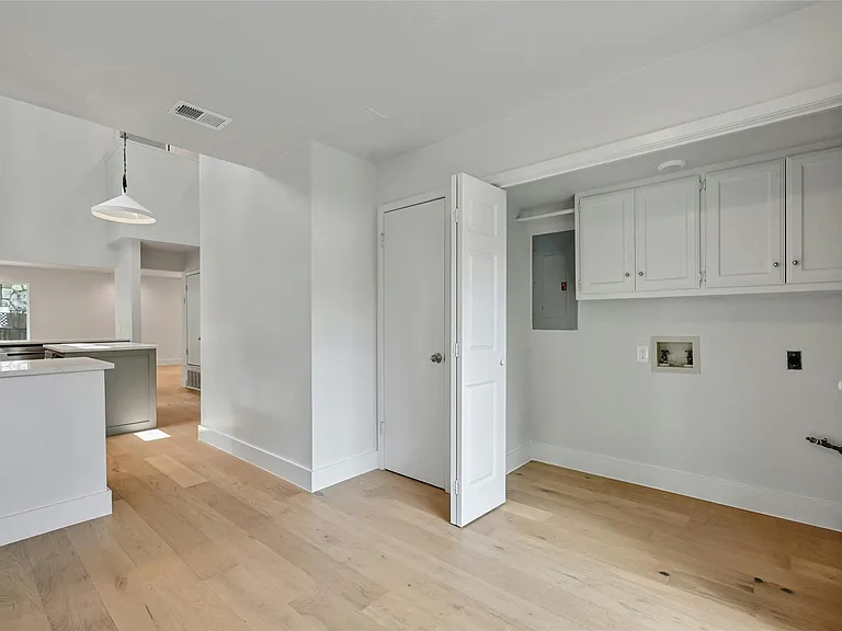 1305 Kenwood Ave — Photo 13