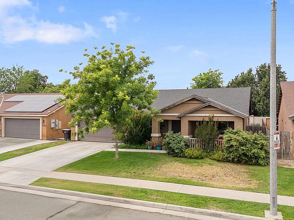 2nd image of 1702 Capistrano Avenue