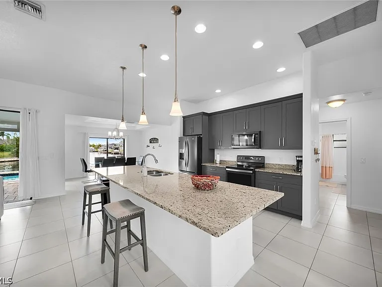 2204 SW 30th Terrace Cpe — Photo 10