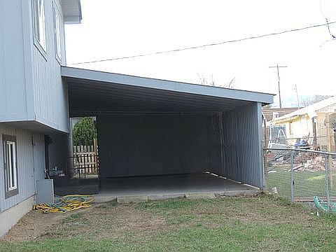 5th image of 816 Golden St