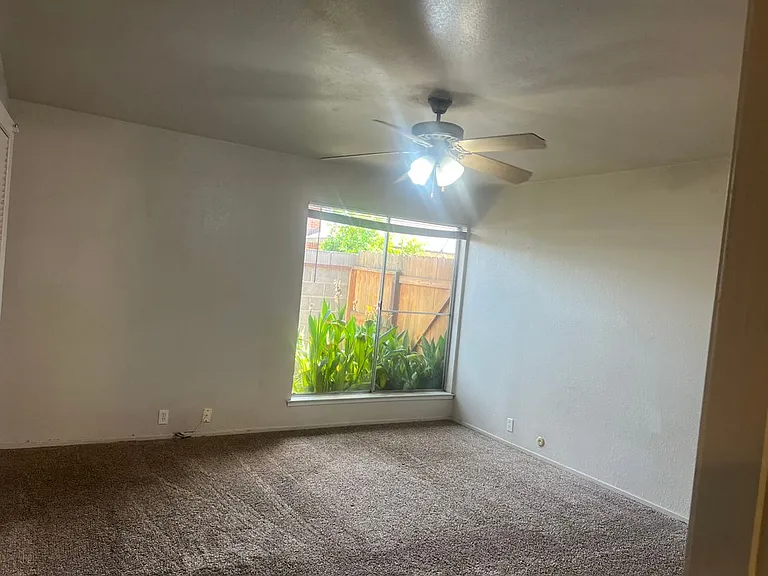 3681 N Fruit Ave #C — Photo 9