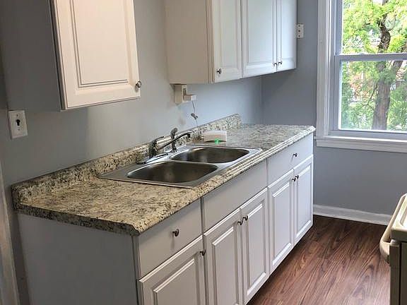 5th image of 2244 Berryhill St
