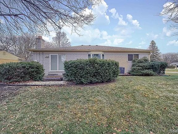3rd image of 21631 Tapert Ave