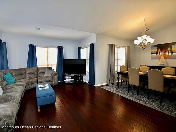 2nd image of 889B Stratford Ct