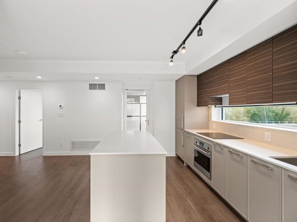 2 bedroom rental in Surrey — photo 9