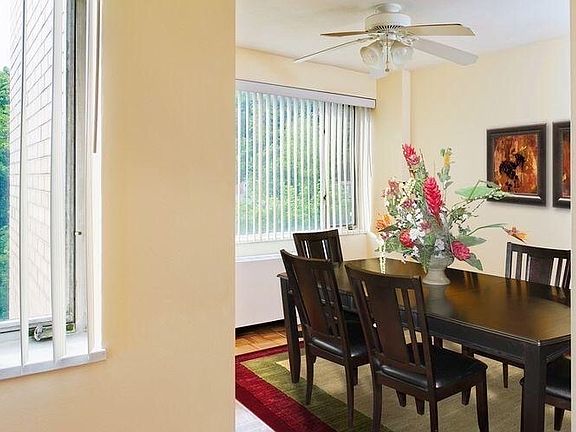 5th image of 1531 Beacon Street Boston #1405