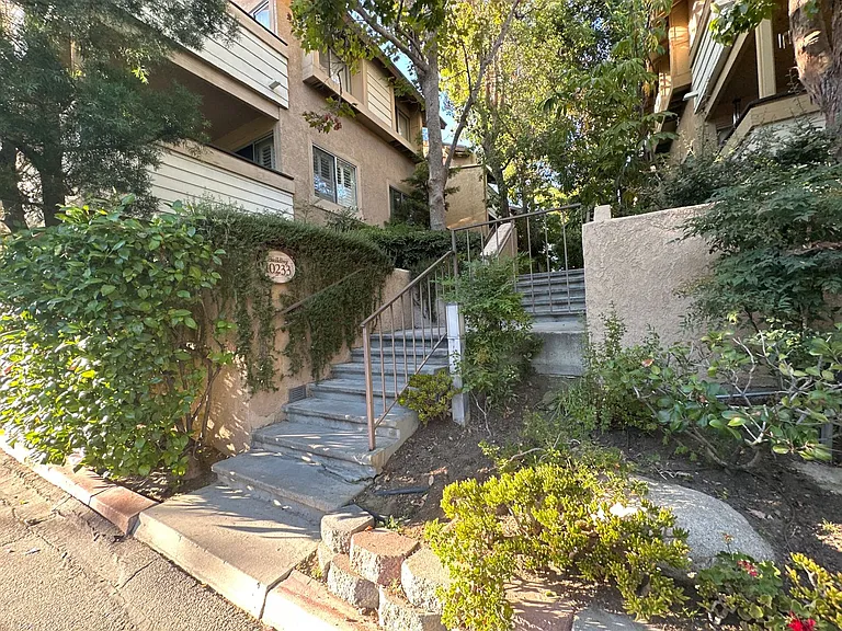 10233 De Soto Ave #B — Photo 8