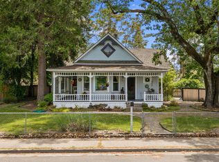 331 SW Burgess St, Grants Pass, OR 97526