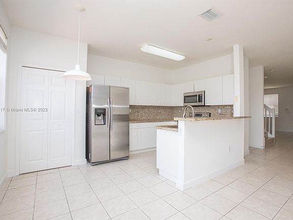 3rd image of 10979 NW 79th St #79