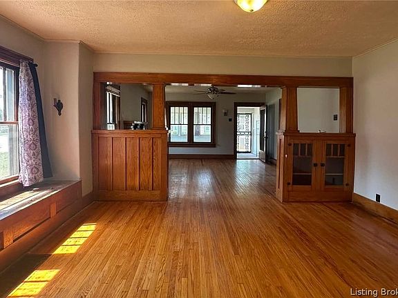 4th image of 1007 N Main Street
