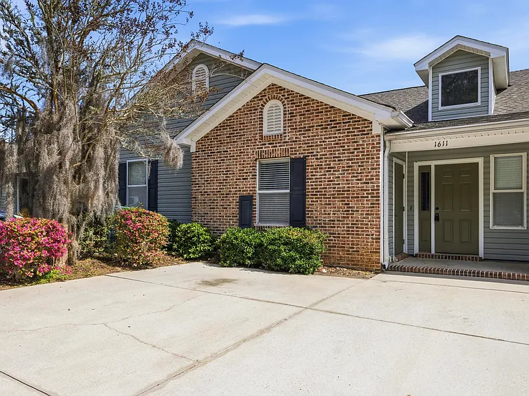 1611 Quazar Rd — Photo 4