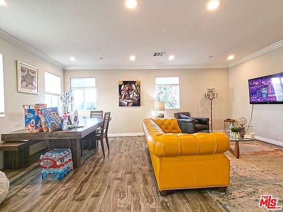 3rd image of 963 1/2 N Wilton Pl