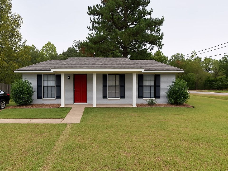 1st image of 749 Saint Martins Dr