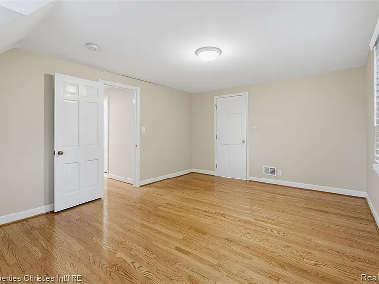 1688 Northlawn Blvd — Photo 40