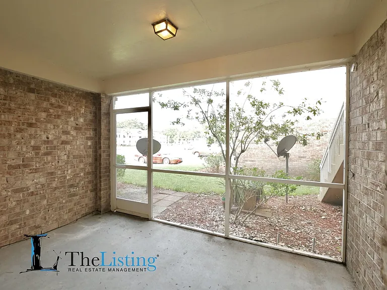 408 Banyon Tree Cir #100 — Photo 21