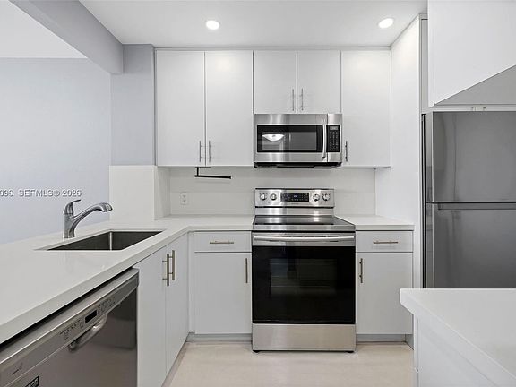 5th image of 1020 Meridian Ave APT 811