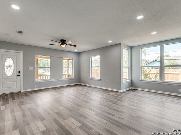 5th image of 259 Drake Ave