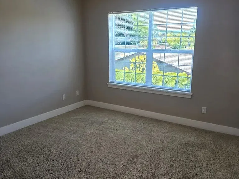 2132 Marlow Ln — Photo 12
