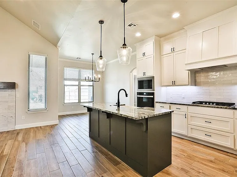 9301 SW 44th Ter — Photo 7